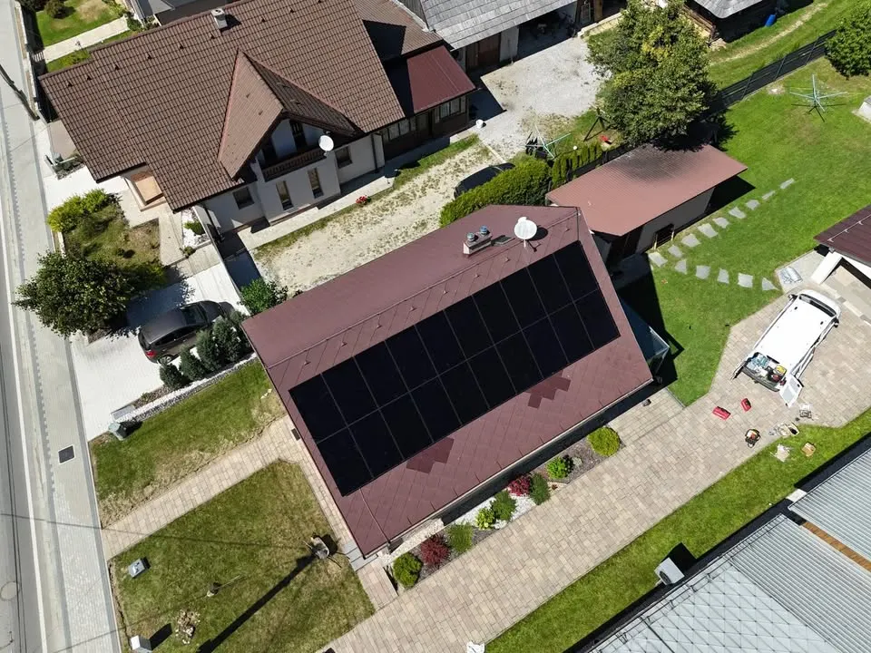 📍Oravská Polhora
⚡️10,8 kWP
🔆 AIKO Neostar gen.3
✅Goodwe 10K ET20 AFCI
👉Prebytky na ohrev Vody