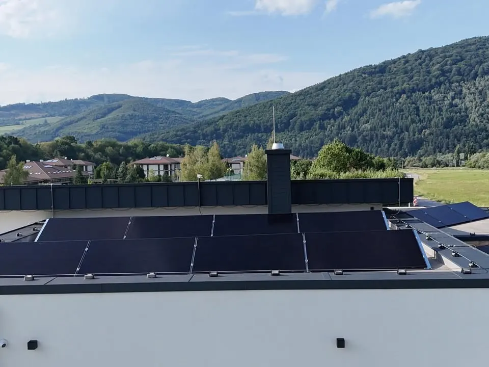 📍Krasňany (Žilina)
⚡️7,5 kWp (juh- východ)
✅Goodwe ESA s integrovanou
      batériou 8.3 kWp
Príp...