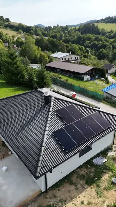 📍Kotrčiná Lúčka (Žilina)
Montovaný dom Mipav
⚡️7.58 kWp ( východ+juh)
🔆Goodwe G2 verzia