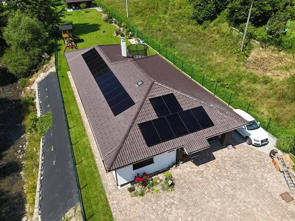 📍Oravská Lesná
      Drevodom Mipav (2019)
      
💪Pv výkon 10,8 kWp (východ+Juh)
⚡️Nová verzia h...